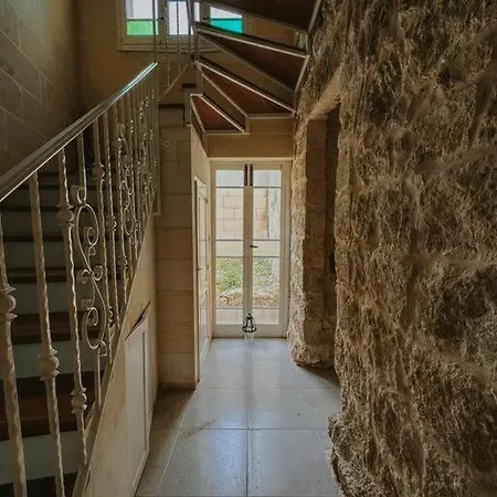Vakantiehuis Double Heated Pools, Free Ac Nadur