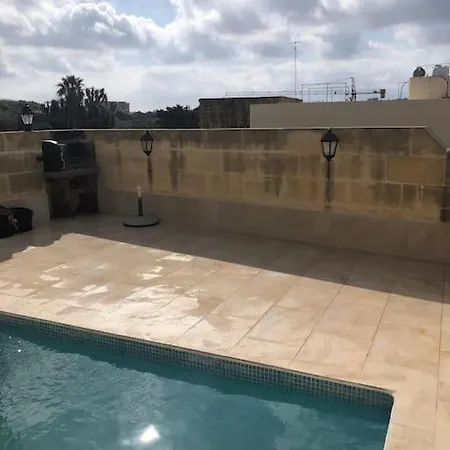 Vakantiehuis Double Heated Pools, Free Ac Nadur